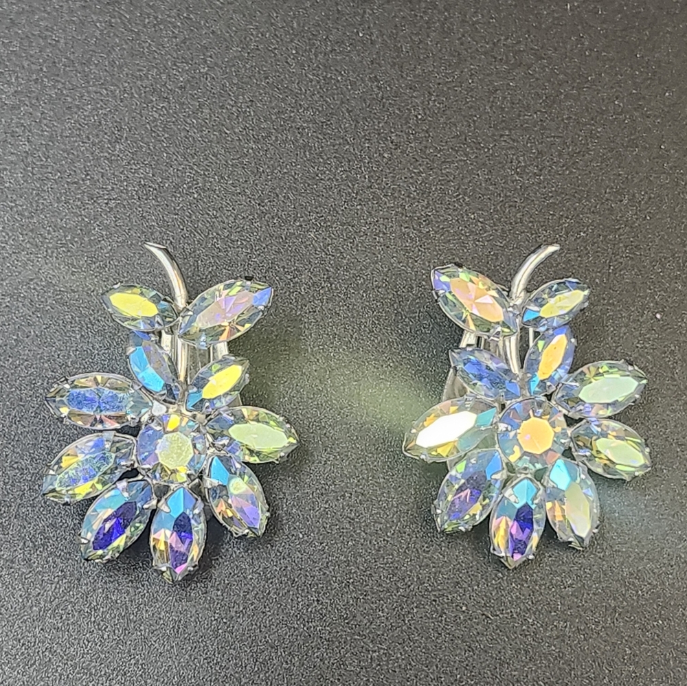 Vintage Blue Auroea Borealis Sherman Flower Earings (Set 1)